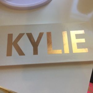 Kylie Cosmetics Eyeshadow Pallette